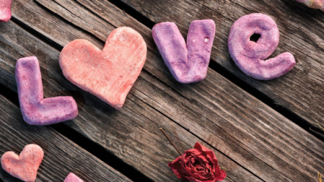 L'oroscopo e classifica di venerd&igrave; 1&deg; settembre, amore: miglioramenti per Toro.