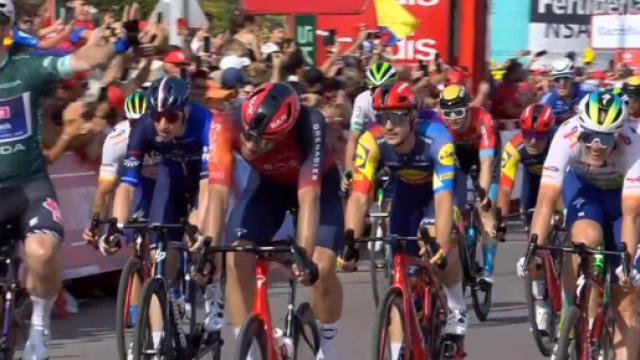 Vuelta: grande volata di Filippo Ganna, ma anche a Burriana vince Kaden Groves.