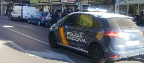 Recientemente el polic&iacute;a retirado y la mujer se hab&iacute;an divorciado (Twitter, @policia)