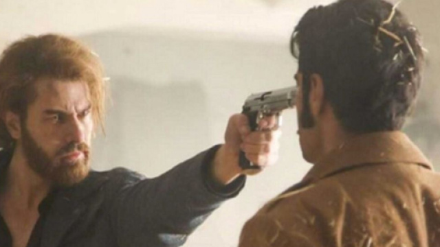Terra amara, spoiler: Fikret rapisce il fratellastro Demir con l'intento di ucciderlo.
