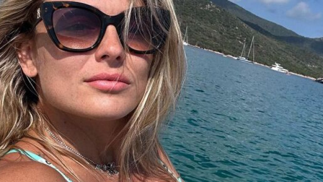 Laure Boulleau en vacances (capture Twitter @laureboulleau)