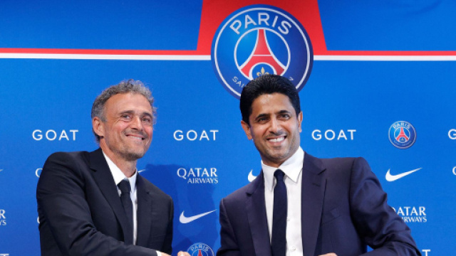 Luis Enrique et Nasser Al-Khela&iuml;fi au PSG (capture Twitter @ActuFoot_)
