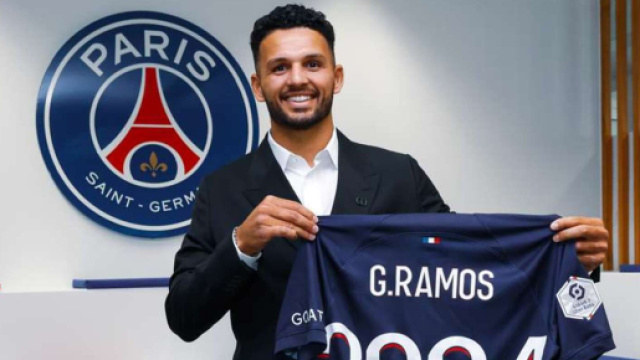 Gon&ccedil;alo Ramos est un joueur du PSG. Annonc&eacute; avec une vid&eacute;o originale, celle-ci a fait r&eacute;agir les fans historiques du club. (@PSG_inside)