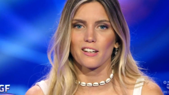 GF, segnalazione di Marzano su Anita: 'Olivieri &egrave; fidanzata' (Video).