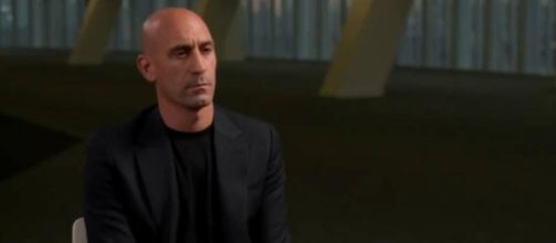 Este viernes Luis Rubiales acudi&oacute; a la Audiencia Nacional acompa&ntilde;ado de su abogada (X/piersmorgan)