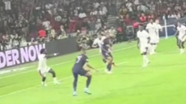 Kylian Mbapp&eacute; contre Nice (capture Twitter @V3RRATTII)