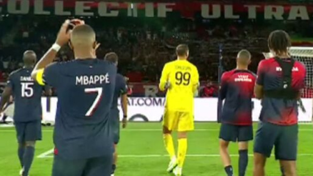 Les joueurs du PSG &agrave; la fin du match contre Nice (capture Twitter @PVSportFR)