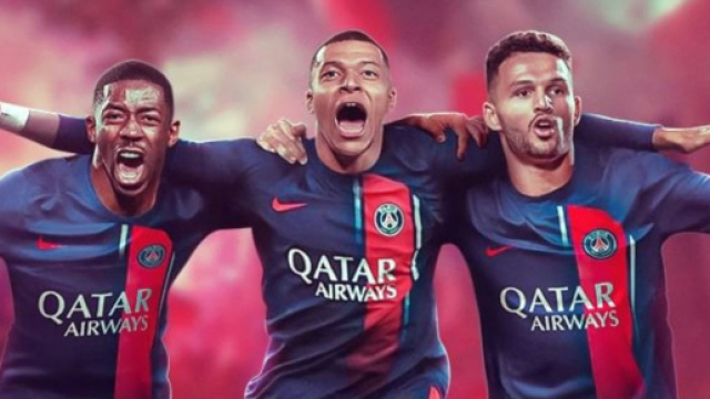 Mbapp&eacute; avec Demb&eacute;l&eacute; et Ramos dans l'attaque du PSG. (screenshot Twitter - @Paris_SGINFOS)