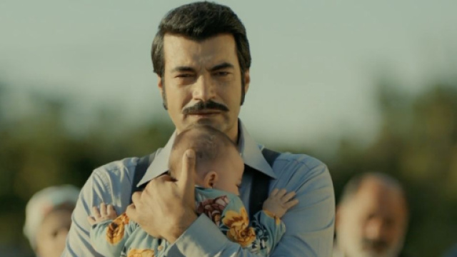 Terra amara, episodio 17 settembre:Demir divorzia da Zuleyha lasciandola libera