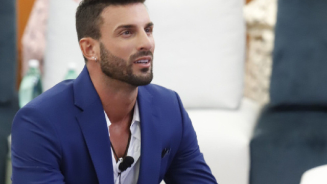 GF, Claudio critica Signorini: 'C'&egrave; una parola che non doveva dire' (Video).