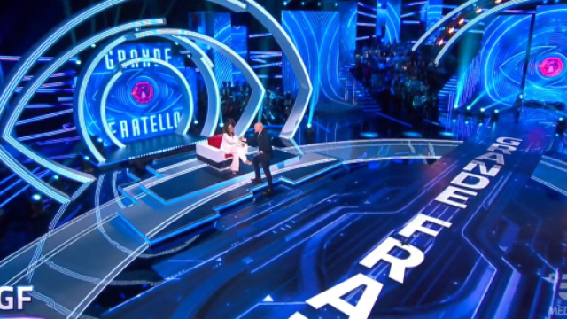 Grande Fratello 2023, cambio programmazione dopo il crollo: nessuna sfida con Tale e Quale.