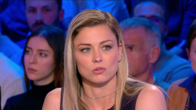 Laure Boulleau dans le Canal Football Club (capture Twitter @canalplus)