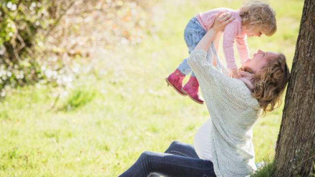 Previsioni astrali con voti dal 25 al 1/10, vita da mamma: Leone Top, Cancro ansioso