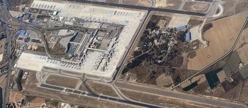 El individuo que iba ebrio, se quit&oacute; la camiseta y amenazaba con quitarse la vida (Aeropuerto de Palma Wikimedia))