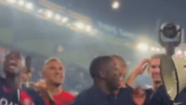 Les joueurs du PSG &agrave; la fin du match contre L'OM (capture Twitter @PVSportFR)