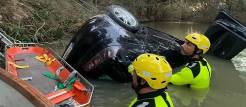 Bomberos rescatan a un joven muerto en el r&iacute;o (Twitter/BomberosCbpc)