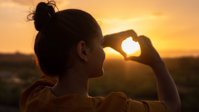 L'oroscopo di domani 4 ottobre: Vergine sensuale, momenti irresistibili per Toro (1&ordf; parte).