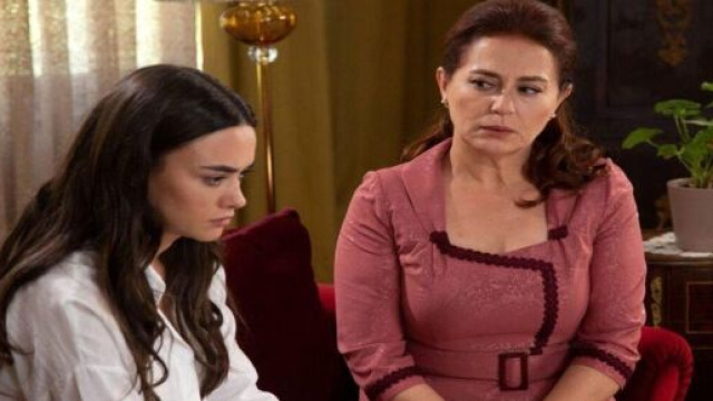 Terra Amara,trame turche: Sevda crede che sua figlia si incinta di Demir e lo minaccia
