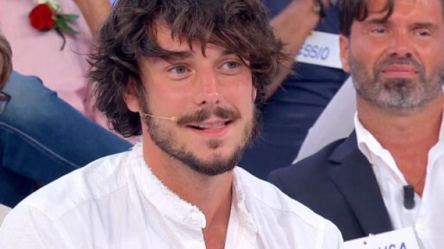 Uomini e donne, chi &egrave; Michele, il corteggiatore di Manuela: lavora al Comune di Capri.