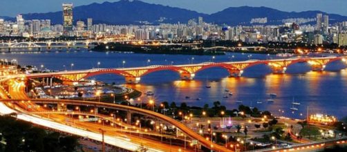 Seul &agrave; noite (Travel oriented/Wikimedia Commons)