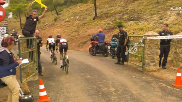Ciclismo, l'improvvisato arrivo della nona tappa della Vuelta Espana.