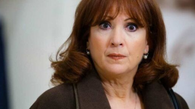 Un posto al sole, trame dell'11 e 12 settembre: Giulia boccia i progetti di Boschi.