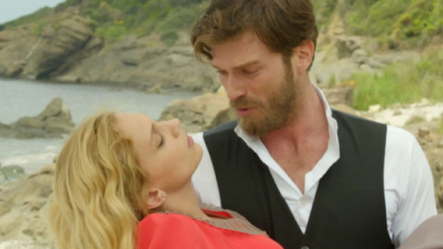 La ragazza e l'ufficiale, come finisce su Canale 5