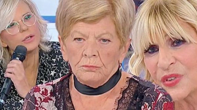 Uomini e donne, puntate 11-15 settembre: Gemma bacia un cavaliere, ospite Pinuccia.