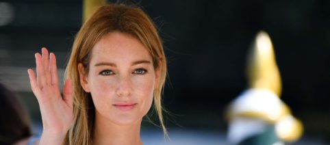 Tendenze moda autunno 2023: i pantaloni a palazzo di Cristiana Capotondi e il minidress