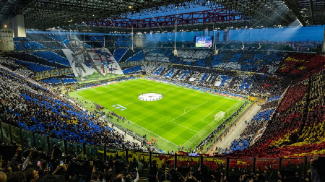 Lo stadio di San Siro durante un derby