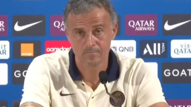 Luis Enrique en forme pour ses d&eacute;buts au PSG. (screenshot Twitter - @lequipe)