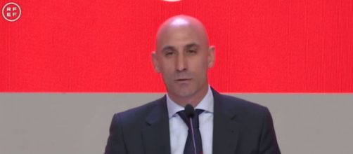 Previamente la FIFA acord&oacute; suspender al granadino por 90 d&iacute;as (Twitter, @rfef)