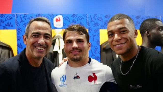Mbapp&eacute; pr&eacute;sent au Stade de France pour France-Nouvelle-Z&eacute;lande. (screenshot Twitter - @Footballogue)