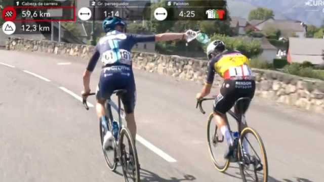 Vuelta Espana, Romain Bardet e Remco Evenepoel in fuga