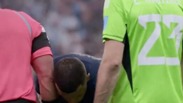 Martinez et Mbapp&eacute; pendant la finale de la Coupe du monde 2022. (screenshot @hrivayrand)