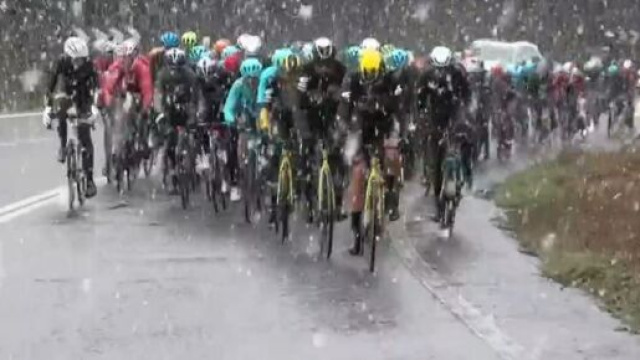 Ciclismo, il preparatore della Alpecin: 'Con cinque gradi &egrave; pi&ugrave; efficace allenarsi all'interno'.