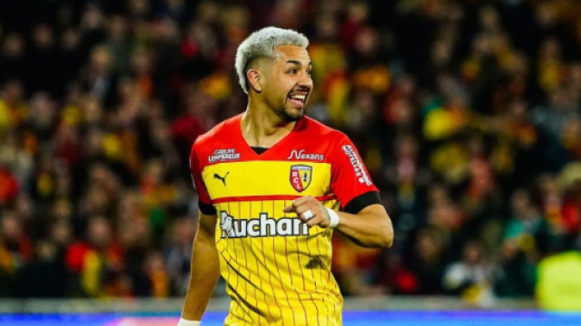 Mercato, chi &egrave; Fancundo Medina difensore del Lens che piace a Juve, Inter e Milan.