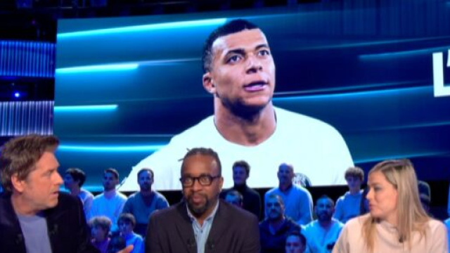 Le dossier Mbapp&eacute; fait r&eacute;agir Laure Boulleau dans le CFC. (screenshot @canal+, CFC)