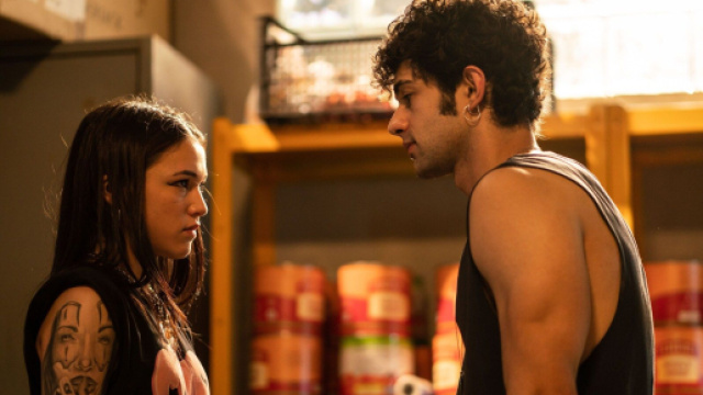 Rosa e Carmine in una scena di Mare fuori.