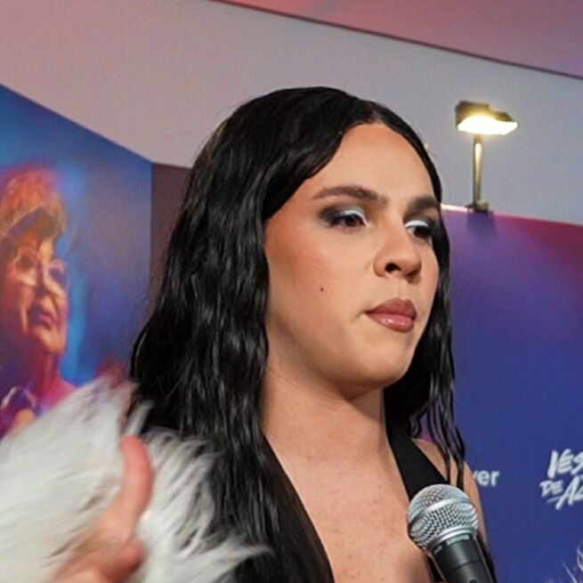 La influencer Yenesi acudi&oacute; a la premiere de la serie 'Vestidas de azul' (TikTok/@blastingnews.es)