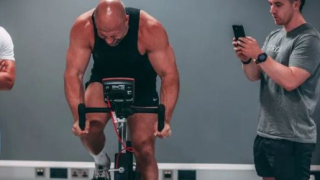 Ciclismo, il primatista di Wattbike sfida tutti a battere il record: 'Ho fatto 2364 watt'