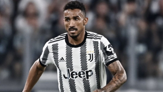 Juventus, Danilo avrebbe rifiutato offerta dall'Al Ittihad: vuole rimanere a Torino.