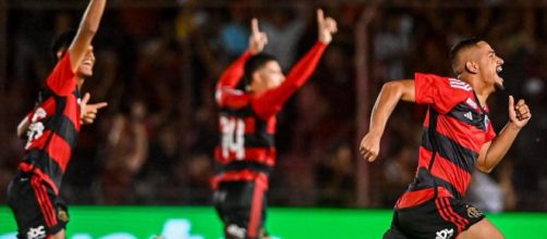 Flamengo segue na briga pelo t&iacute;tulo (Reprodu&ccedil;&atilde;o/Facebook/FlamengoOficial)