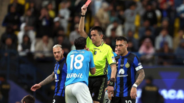 Inter, polemiche sull'arbitraggio con il Napoli, tifosi azzurri: 'Scansiamoci con la Juve'.