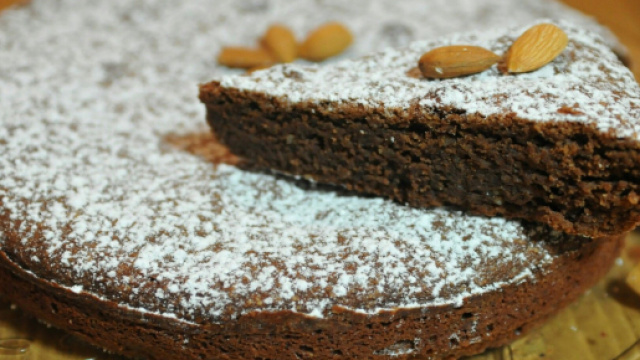 Torta al cioccolato e mandorle, un dolce buonissimo.