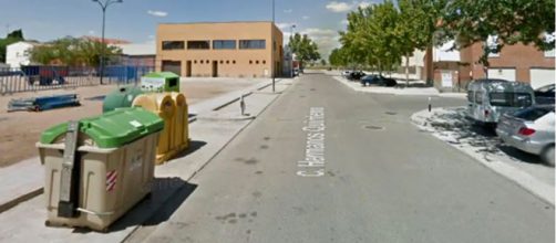 La calle Hermanos Quintero, donde la Guardia Civil encontr&oacute; el beb&eacute; dentro de un contenedor (Google Maps)