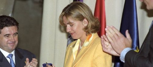La infanta Cristina (centro) e I&ntilde;aki Urdangarin decidieron poner fin a su matrimonio, firmando el divorcio en secreto (Wikimedia Commons)