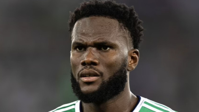 Franck Kessi&eacute;, centrocampista ex Barcellona.