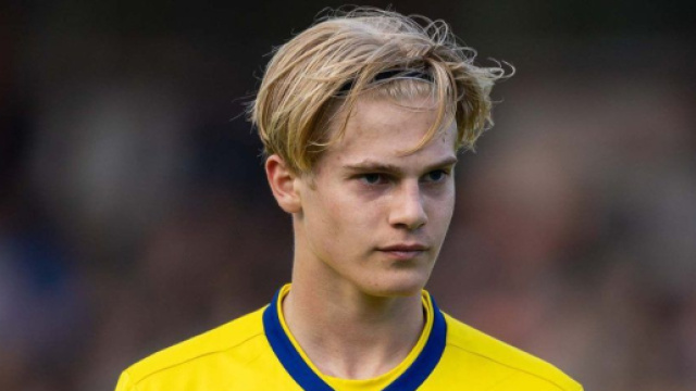 Lucas Bergvall, centrocampista.