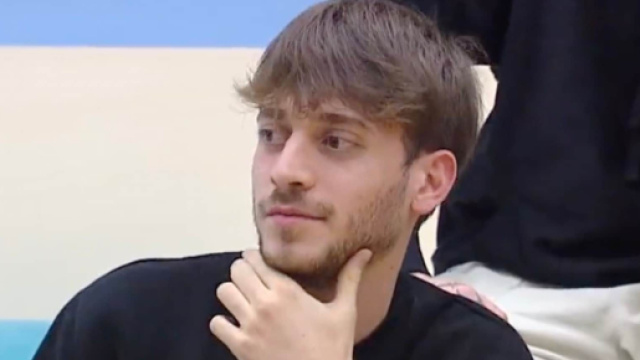 Amici, pomeridiano del 28 gennaio: Holden riceve il disco d'oro, ospite Achille Lauro.